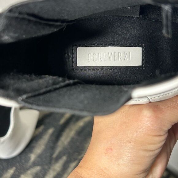 FOREVER 21 BOOTIES   - Picture 6 of 11